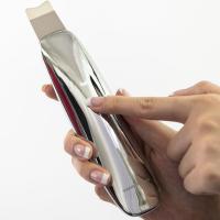Smart-Home-Appliances-TOUCHBeauty-GLOW-Ultrasonic-Scrub-Device-3